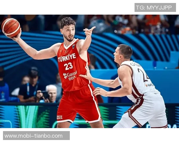 申京谈比赛表现强调团队合作的重要性与队友的支持