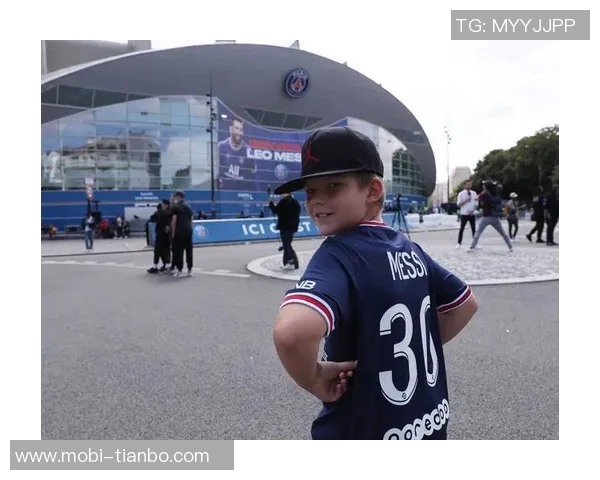 巴黎极端球迷放烟火送别荣誉满载的2025年数十人被警方逮捕