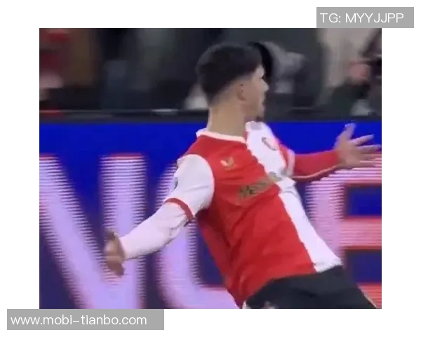 范佩西之子沙奎尔19岁欧联替补登场迎来职业生涯首秀